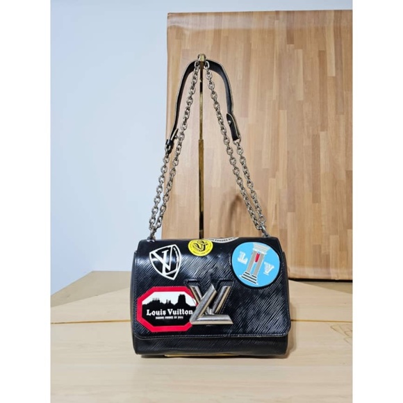 Authentic LOUIS VUITTON Epi World Tour Twist MM Black - Picture 1 of 12